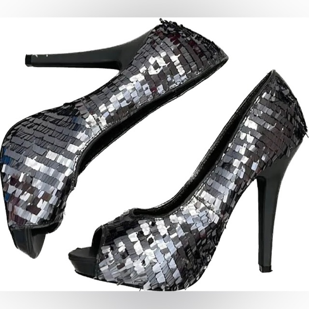 NWOT House of Dereon Gunmetal Heels